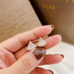 宝格丽（Bulgari）Divas' Dream 系列 18K 玫瑰金白贝母密镶钻石扇形耳钉 - Image 3