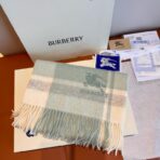 巴宝莉(Burberry)【大格战马】羊绒围巾 浅绿色