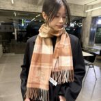 巴宝莉(Burberry)战马刺绣围巾 浅棕色 - Imagem 4