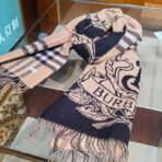 巴宝莉(Burberry)提花战马徽标logo配焦糖配色披肩 黑黄拼色 - 图片 3