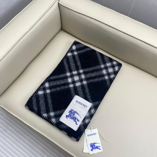 巴宝莉(Burberry)格纹羊毛围巾 黑色