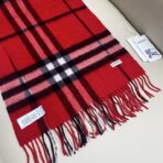 巴宝莉(Burberry)经典格子羊绒围巾 正红色 - Imagem 4