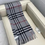 巴宝莉(Burberry)经典格子羊绒围巾 浅灰 - Imagem 2