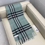 巴宝莉(Burberry)经典格子羊绒围巾 浅灰绿 - Imagem 2