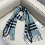 巴宝莉(Burberry)经典格子羊绒围巾 浅灰绿 - Imagem 3