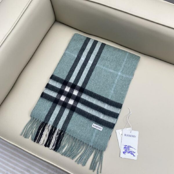 巴宝莉(Burberry)经典格子羊绒围巾 浅灰绿