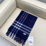 巴宝莉(Burberry)经典格子羊绒围巾 藏蓝色
