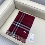 巴宝莉(Burberry)经典格子羊绒围巾 酒红色