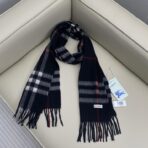 巴宝莉(Burberry)经典格子羊绒围巾 黑色 - Imagem 4