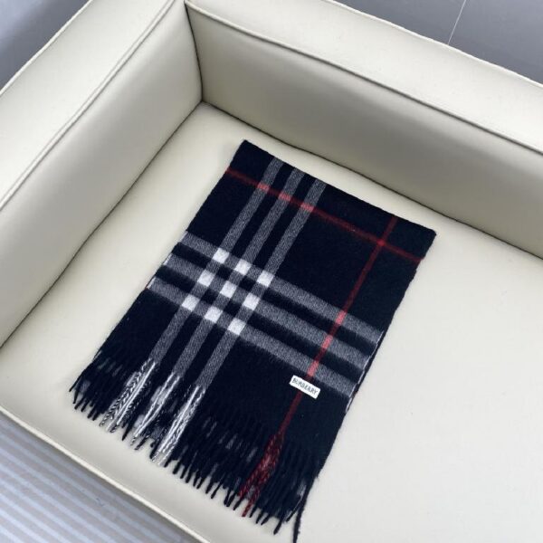 巴宝莉(Burberry)经典格子羊绒围巾 黑色