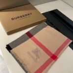 巴宝莉(Burberry)经典格钻石纹围巾 棕色