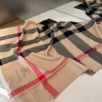 巴宝莉(Burberry)经典格钻石纹围巾 棕色 - 图片 3