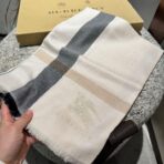 巴宝莉(Burberry)经典格钻石纹围巾 米色