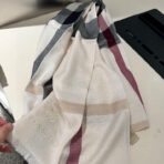 巴宝莉(Burberry)经典格钻石纹围巾 米色 - 图片 2