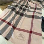 巴宝莉(Burberry)经典格钻石纹围巾 粉色 - 图片 2