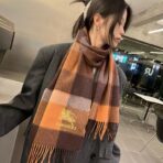 巴宝莉(Burberry)金丝战马刺绣羊绒围巾 棕色 - Imagem 3