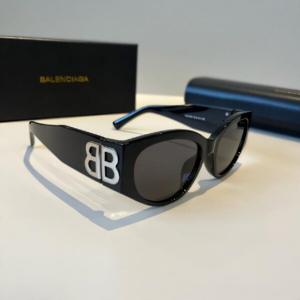 巴黎世家（Balenciaga）BB 系列黑色镜框白色双 B 装饰猫眼窄版太阳镜