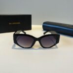 巴黎世家（Balenciaga）BB 系列黑色镜框金色双 B 装饰猫眼窄版太阳镜