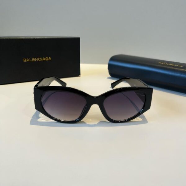 巴黎世家（Balenciaga）BB 系列黑色镜框金色双 B 装饰猫眼窄版太阳镜