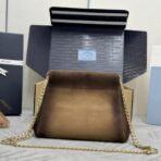 普拉达 (Prada)  土黄色小牛皮翻盖链条手袋 - Image 3