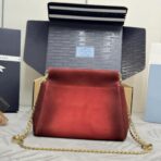 普拉达 (Prada)  红色小牛皮翻盖链条手袋 - Image 2