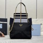 普拉达（PRADA）Re-Edition 2005 系列黑色尼龙菱格绗缝三角标链条斜挎包