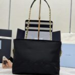 普拉达（PRADA）Re-Edition 2005 系列黑色尼龙菱格绗缝三角标链条斜挎包 - Image 4