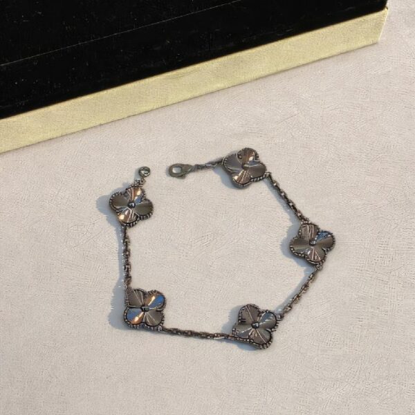 梵克雅宝 MADIMAN 玛蒂曼 925 银黑武士镭射五花四叶草手链