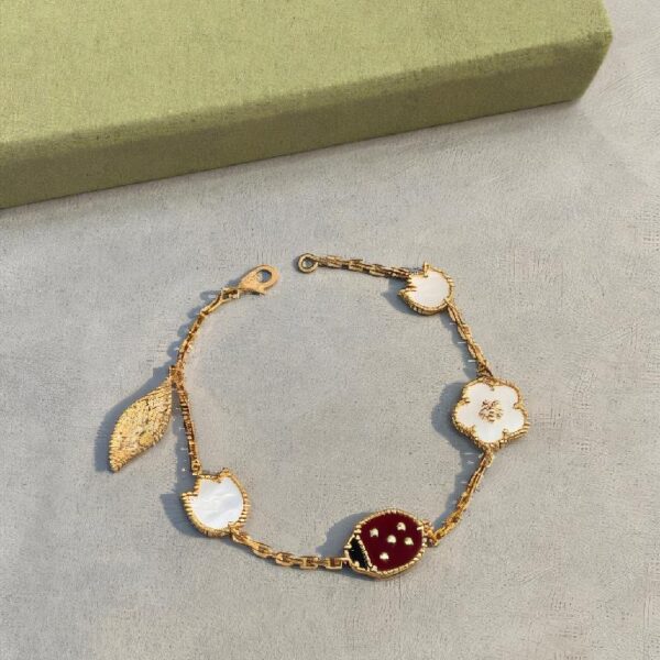 梵克雅宝（Van Cleef & Arpels）Lucky Spring 系列瓢虫花朵装饰手链