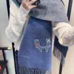 爱马仕(HERMES)H刺绣logo搭配双边配色围巾 蓝色 - 图片 4