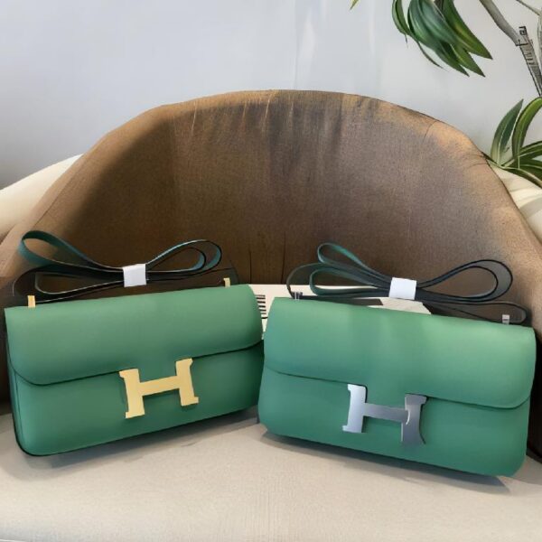 爱马仕（Hermès）Constance Elan 绿色 Epsom 牛皮金属扣单肩包
