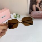 缪缪（Miu Miu）VMU 58ZS 系列棕色金属框方形装饰太阳镜 - Imagem 3