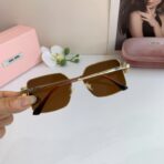 缪缪（Miu Miu）VMU 58ZS 系列棕色金属框方形装饰太阳镜 - Imagem 4