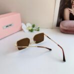 缪缪（Miu Miu）VMU 58ZS 系列棕色金属框方形装饰太阳镜