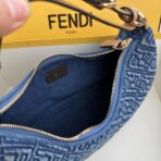 芬迪（FENDI）Baguette 系列深蓝色 FF 提花牛仔布月牙迷你法棍包 - 图片 4