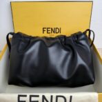 芬迪（FENDI）First 系列黑色小牛皮褶皱 FF 金属扣单肩斜挎包 - 图片 2