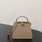 芬迪（FENDI）Peekaboo ISeeU 系列浅灰褐色小牛皮迷你手提斜挎包