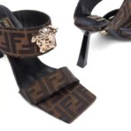 范思哲+芬迪联名  穆勒凉鞋 深棕黑配色 - Imagem 3