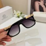 范思哲（Versace）Medusa Biggie 系列黑色醋酸纤维镜框金色美杜莎装饰方形太阳镜 - Imagem 3