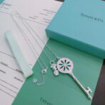 蒂芙尼（Tiffany & Co.）Keys 系列 925 银花朵镂空钥匙双链项链