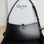 赛琳（CELINE）Triomphe Curve 系列黑色小牛皮 Triomphe 标识月牙单肩包 - Image 2