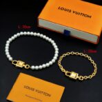 路易威登（LOUIS VUITTON）Lockme 系列金色金属 LV 标识珍珠链条项链 - Image 3