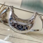 路易威登（LOUIS VUITTON）Loop 系列银色 Monogram Miroir 压纹月牙迷你斜挎包