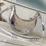 路易威登（LOUIS VUITTON）Loop 系列银色 Monogram Miroir 压纹月牙迷你斜挎包 - Imagem 2
