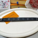 路易威登（LOUIS VUITTON）Taiga Strap 系列黑色 Taïga 小牛皮银色 LV 标识手链 - 图片 2