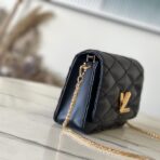 路易威登（LOUIS VUITTON）Twist Mini 系列黑色菱格绗缝小羊皮 Twist 锁扣迷你链条斜挎包 - Imagem 2