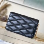 路易威登（LOUIS VUITTON）Twist Mini 系列黑色菱格绗缝小羊皮 Twist 锁扣迷你链条斜挎包 - Imagem 3