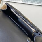 路易威登（LOUIS VUITTON）Twist Mini 系列黑色菱格绗缝小羊皮 Twist 锁扣迷你链条斜挎包 - Imagem 4