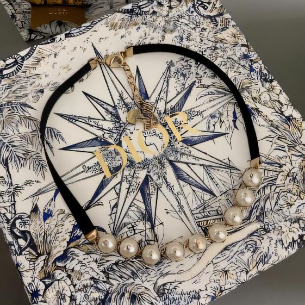 迪奥（Dior）Tribales 系列黑色织带珍珠装饰 Choker