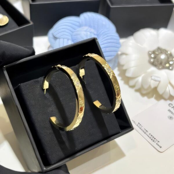 香奈儿金色双C菱格纹圆圈耳环